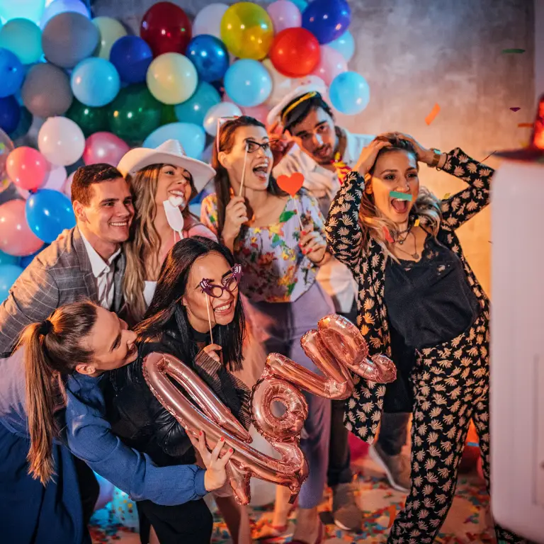 Χαρούμενη παρέα σε γάμο